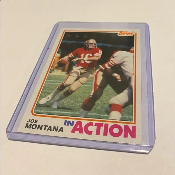 Joe Montana 1982 in action Topps Football Card Vintage Collectible