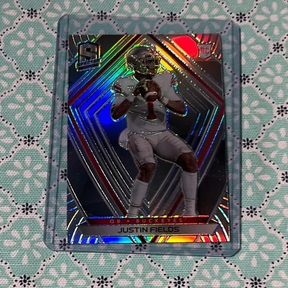 🏈 Justin Fields RC - 2021 Chronicles Draft Picks Spectra Silver Prizm #280