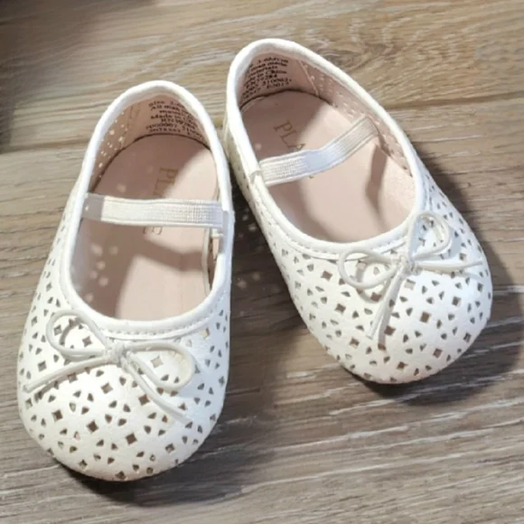 The Children's Place White Kids Faux Leather Ballet Flats Size 3-6M