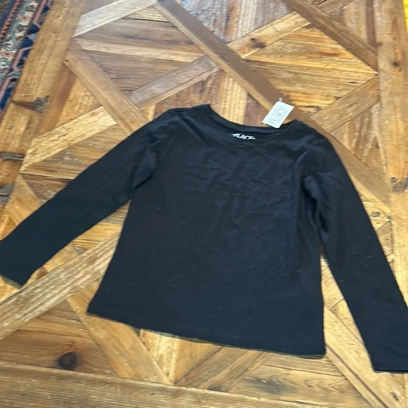 The children place All black top size small