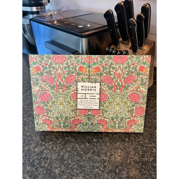 New WILLIAM MORRIS AT HOME Rose Body Care Set