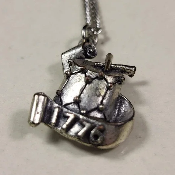 1776 Drum Pendant Necklace 17in Silver Tone Patriotic Scroll Vintage