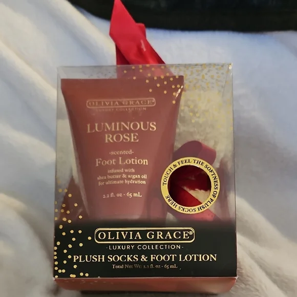 Olivia Grace Luxury Collection Luminous Rose Foot Lotion White Plush Socks Gift