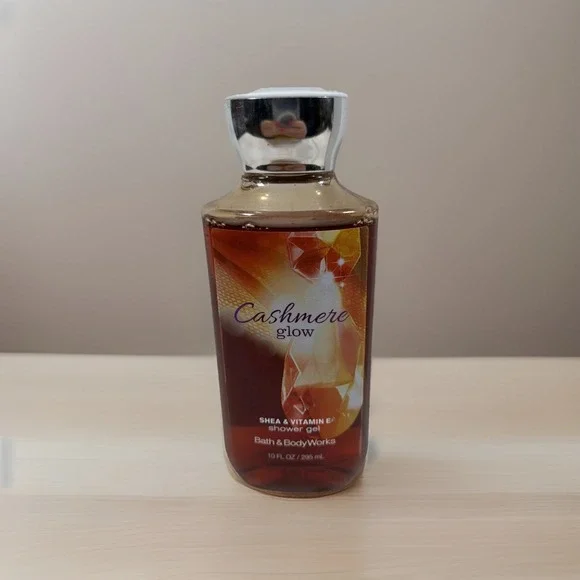Bath & Body Works Cashmere Glow Shower Gel 10 fl oz / 295 ml