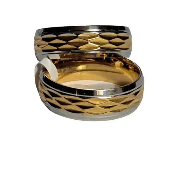 New stainless steel gold and silver toned ring size‎ 7