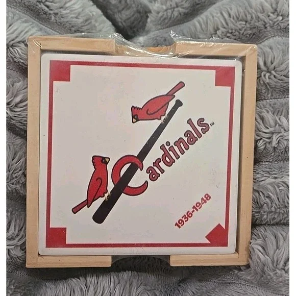 St Louis Cardinals Baseball Set of 4 Ceramic Coasters in Wooden Holder, NEW!!