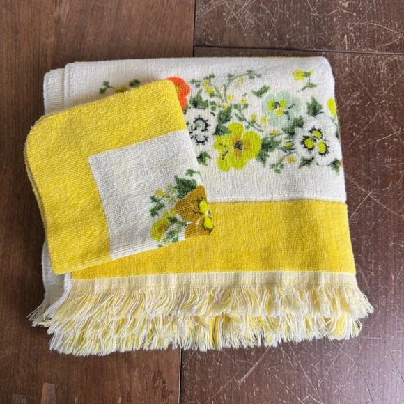JCPenney VINTAGE Floral Bath Towel Set Yellow White Fringe Cotton Blend 2 pc Set