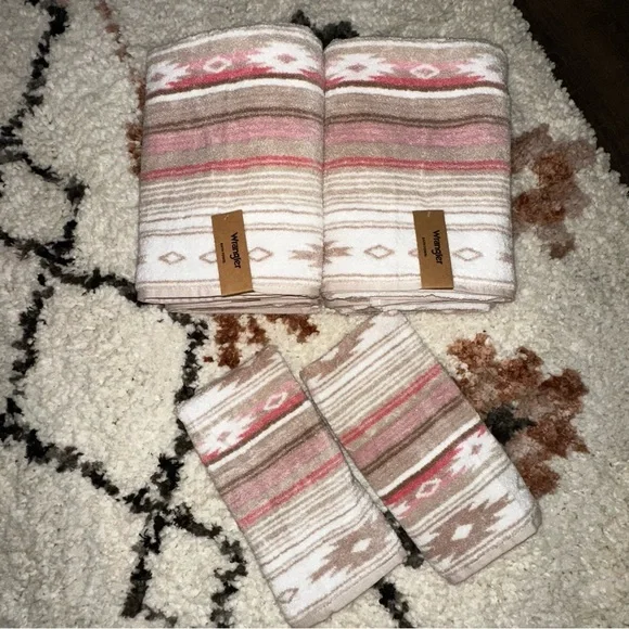 NWT Wrangler Bath Towels Set Of 6 Coyote Sands Pink 4 Bath & 2 Hand
