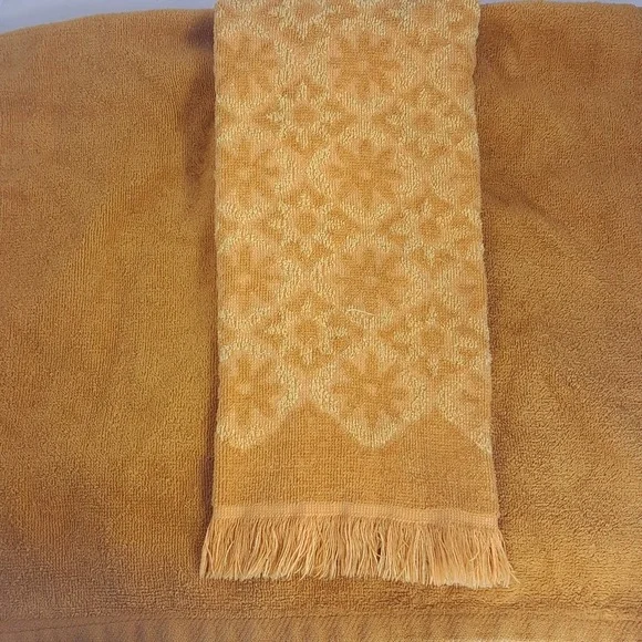 Vintage hand Towel set 2 harvest yellow Gold Martex West Point Pepperell Fairfax