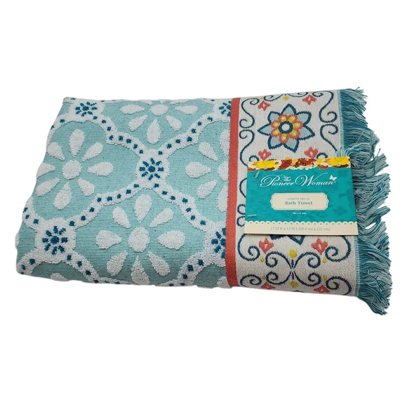 The Pioneer Woman Sculpted Trellis Mint Cotton One Bath Towel‎ Made In India