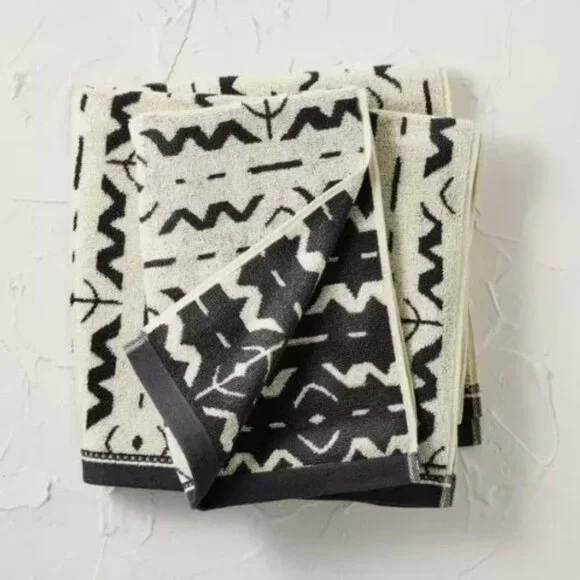 Opalhouse Vertical Thorns 1 Bath and 1 Hand Towel Set Black/White NWT