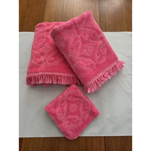 Vtg Fashion Manor Sculpted Bath Towels Set Pink Three Piece Medallion‎ Butterfly
