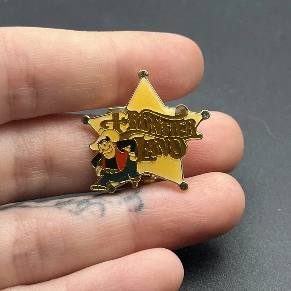 Disney Magic Kingdom Frontier Land Sheriff Star‎ Lapel Hat Pin