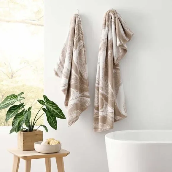 LOFT Spa Marble Cotton Bath Towel. Size 58”x30”