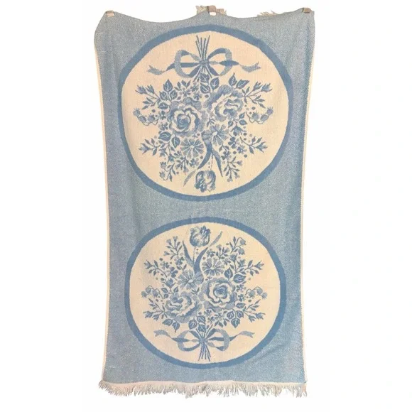 Vtg Blue Floral Bath Towel Cottagecore Shabby Chic Retro‎ Granny 41.5x24.5