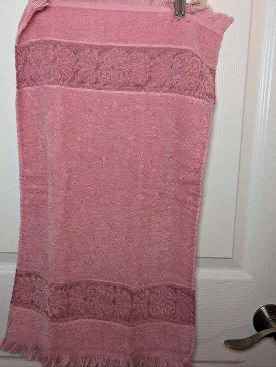 One Vintage Cannon Sculpted Pink Hand Towel,Fringed, EUC