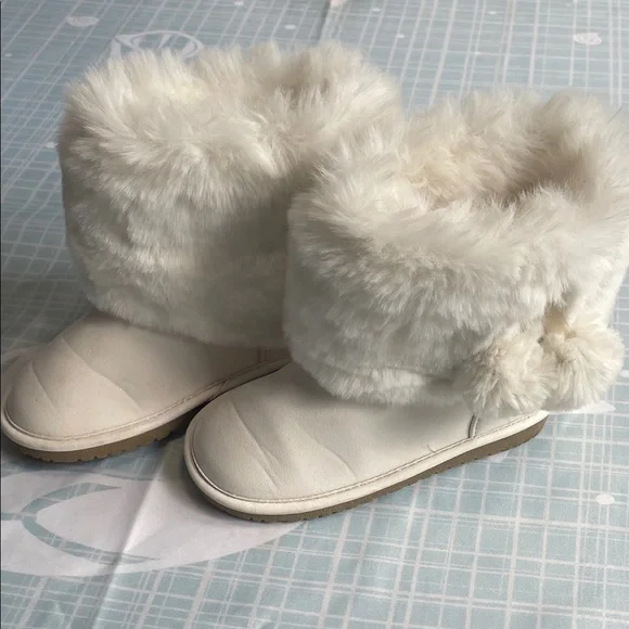 Gymboree White Faux Fur Boots