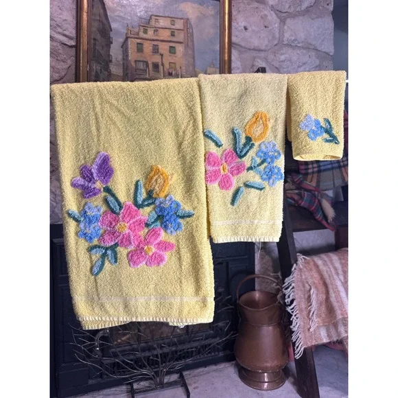 Cannon Yellow Embroidered‎ Floral Bath Towel Set Vintage Home Decor