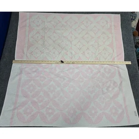Set of Fashion Manor Decorator Collection Pink & White Floral Cotton Bath Towel
