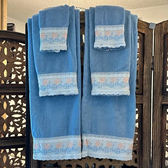 Vintage Set (6) Styles By Trousseau Star Embroidery Floral Lace Bath Towels.