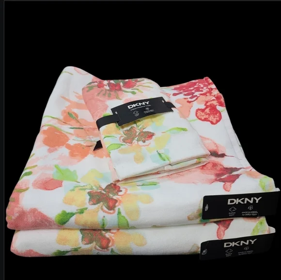 DKNY 4Pc Bath & Tip Towel Set Tropical Floral Coral Gold & Green Watercolor NEW