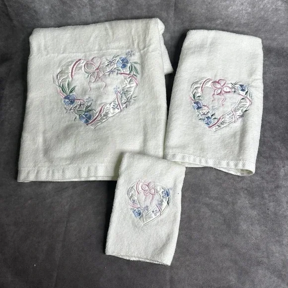 Vtg Embroidered Floral Heart‎ Cotton Towel Set 3pc granny cottage core Made USA