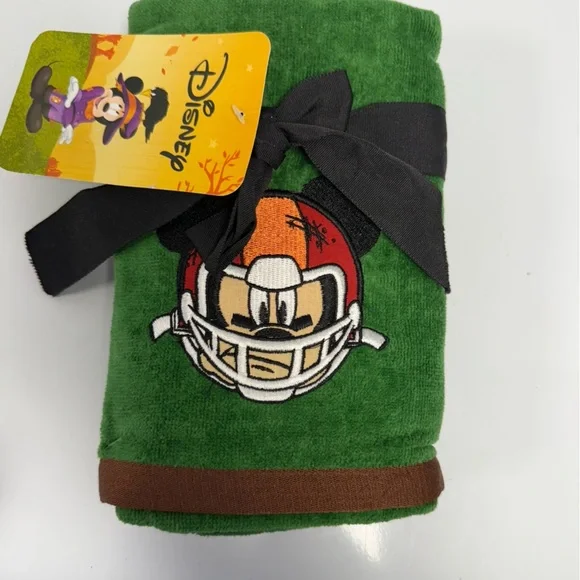 NWT Disney Mickey Mouse Football Hand Towels Set Turf Green Plush Cotton Bath