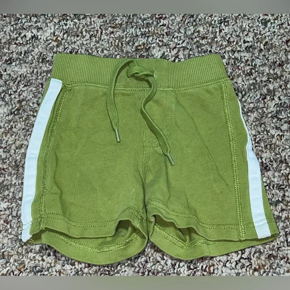 Boys, girls 3-6 month shorts, bottoms Gymboree Olive Shorts with White Label