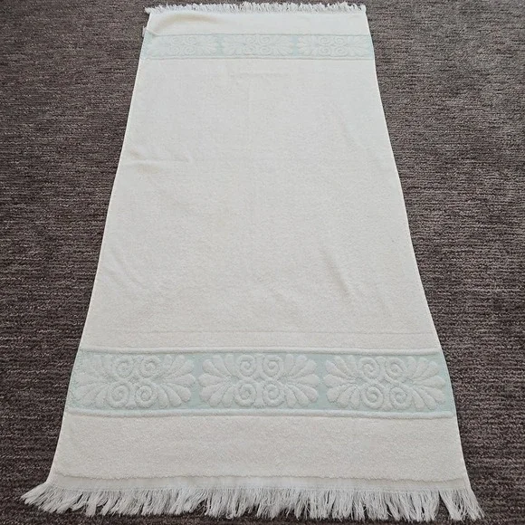 Vintage‎ Cannon Monticello Bath Towel Santa Cruz Sculpted Shells Fringe