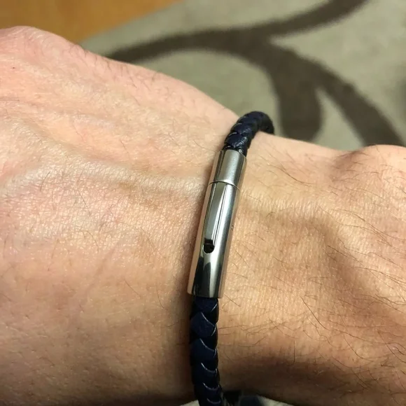 NEW‎ Black Braided 8