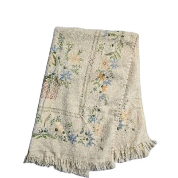 Vintage Bath Towel By Lady Pepperell Flower Basket Colorful USA 22
