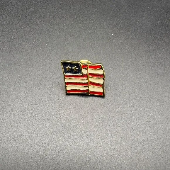 Betsy Ross 13 Star Flag Lapel Pin USA 250 Years Patriotic Semiquincentennial