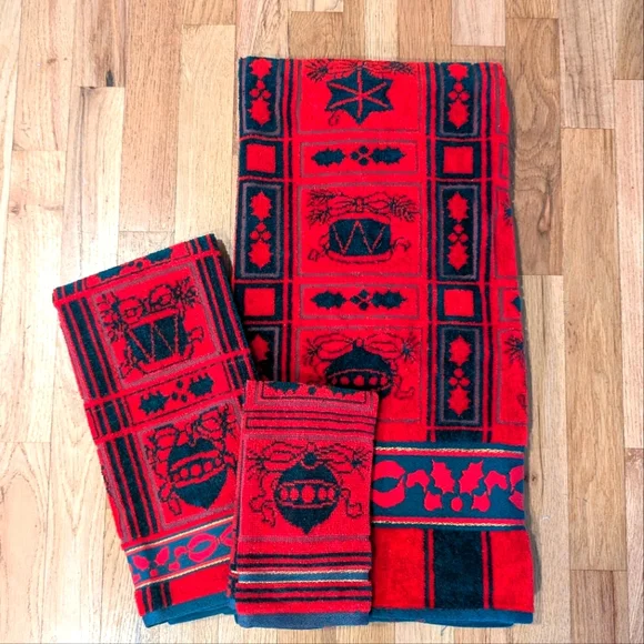 Vintage Red Christmas Holiday Towel set Green Gold Holly Ornaments Set Of 3