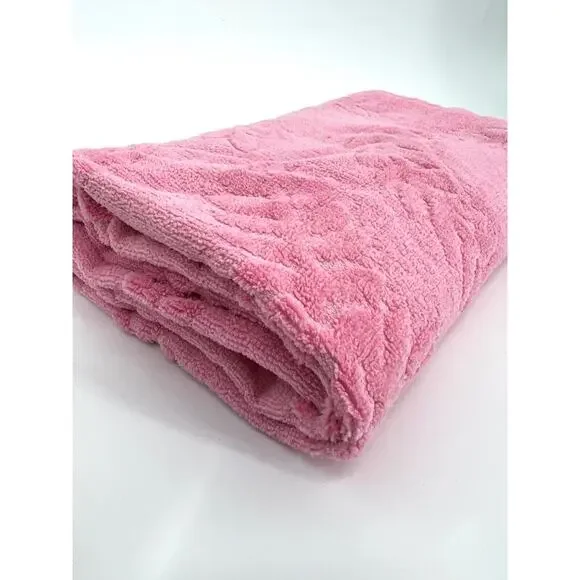 Vintage 70s Cannon Pink Sculpted Bath Towel Hugs & Kisses X's & O's