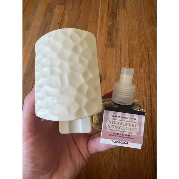 Goose Creek Strawberry Sponge Cake Home Fragrance Oil & Plug In Diffuser