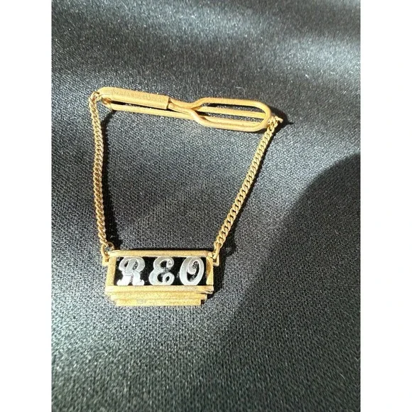 Swank REO Initials TIE CLASP Bar CHAIN Letters Front Monogram R E O Goldtone
