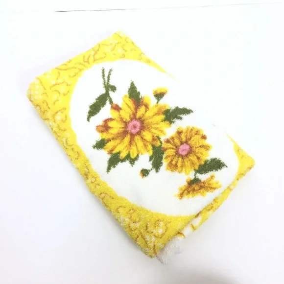 Vintage spring garden yellow daisy print small towel retro 70s