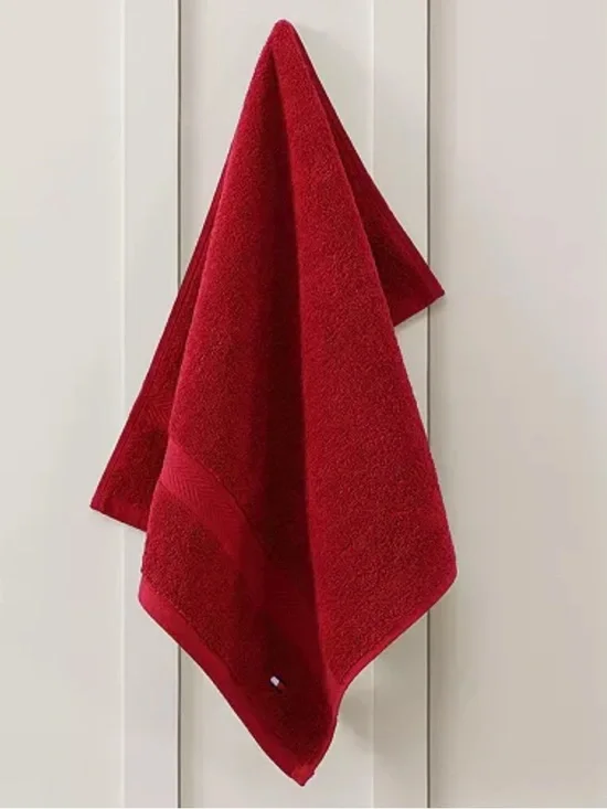 NWT Set of Two Tommy Hilfiger Bath Towels