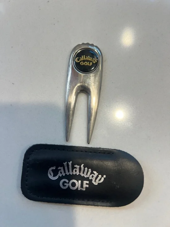 Callaway Silver Divot Tool with Black Logo Pouch