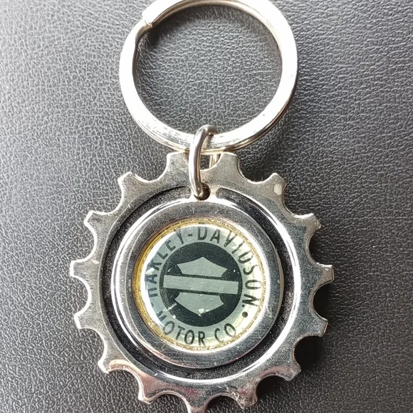 Harley-Davidson Black and Silver Gear Keyring
