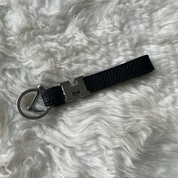H Initial Keychain 🖤♠️