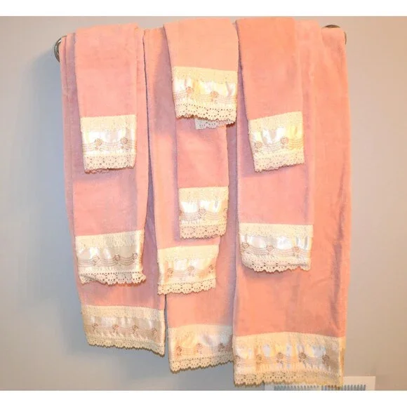 Vintage Towels Peaches and Cream Romantic Victorian Shabby Avanti 1980s