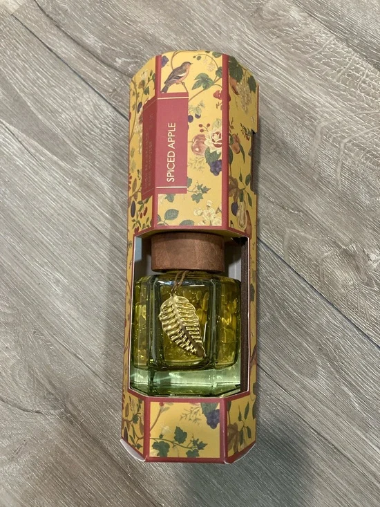 Spiced Apple Reed Diffuser 120 ml 4.23 Oz NWT Scented Oil Diffuser
