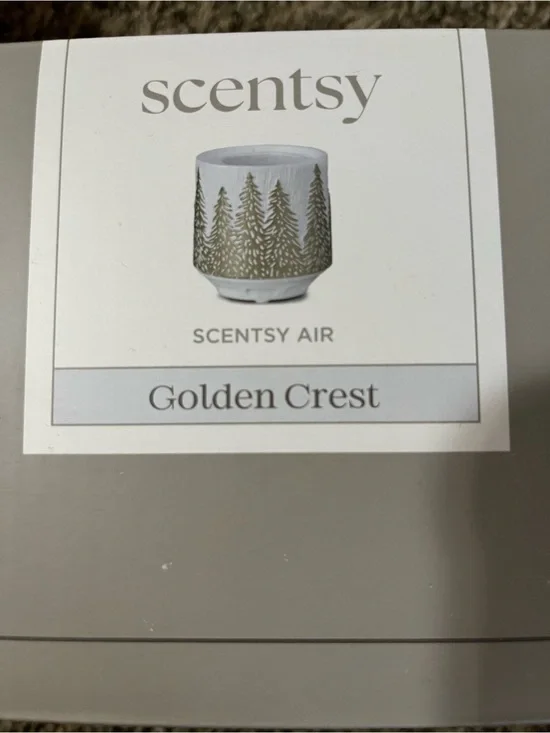 Scentsy Golden Crest Ceramic Air Diffuser in White and Gold