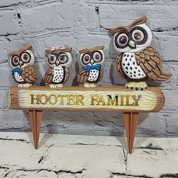 Vintage 80s Garden Spike Sign Hooter Family Owls Plastic Kitschy Rustic‎ Decor