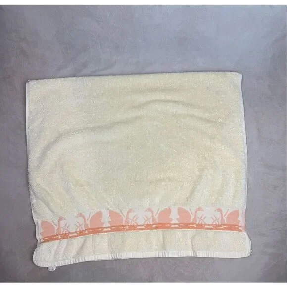 Vintage Swan Bath Towel Marco Polo Pink 21x40” READ Cottagecore