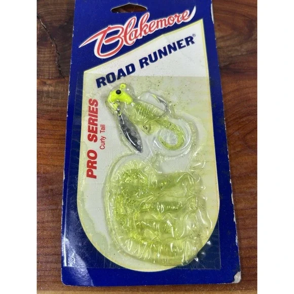Road Runner Pro Series Curly Tail Jig w/Spinner, 1/8 oz Ringed Dilly Lure Rainbo