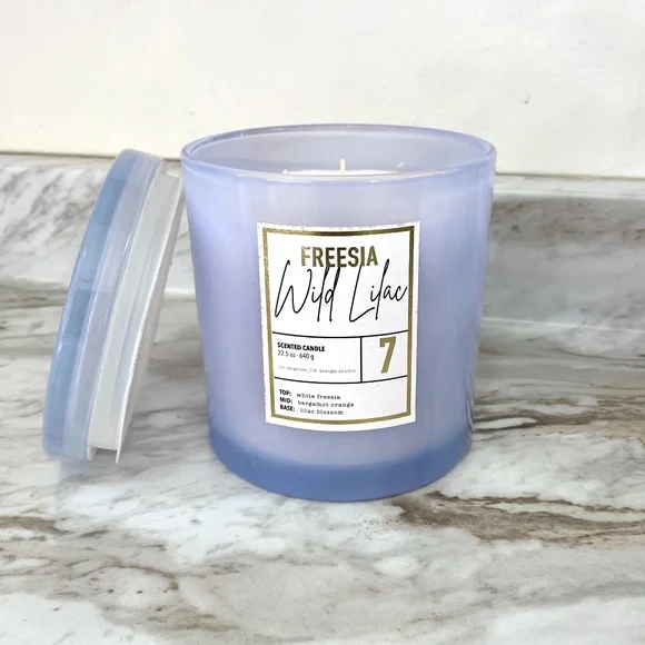 🪞 NWT fressia wild lilac layered scented large candle + diffuser lid home decor