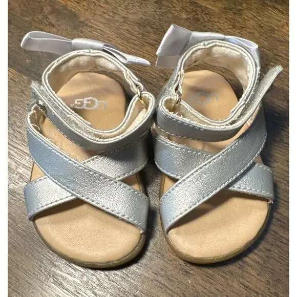 Ugg Girl Toddler Sandals size 2 / 3‎ Silver