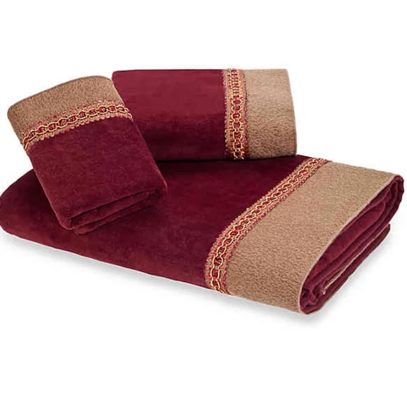 Bombay Pavanne Bath Towel with Gold Trim NWT
